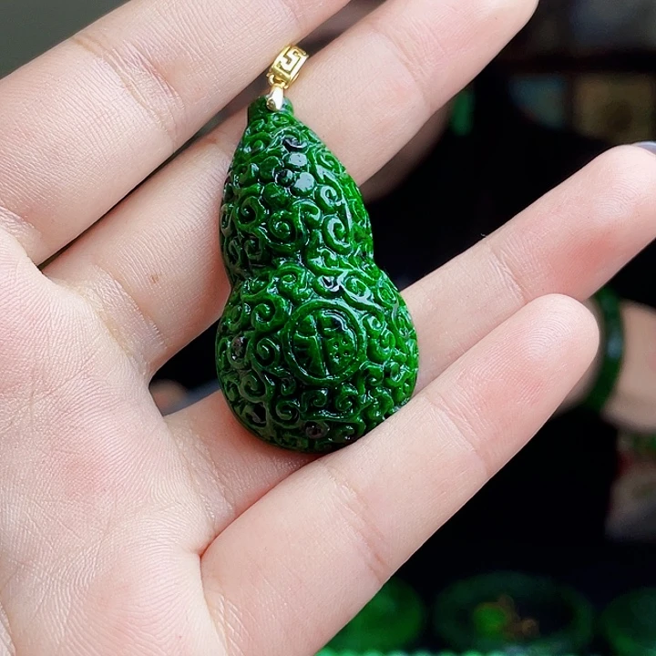 翡翠18K金镶嵌颈饰多样性