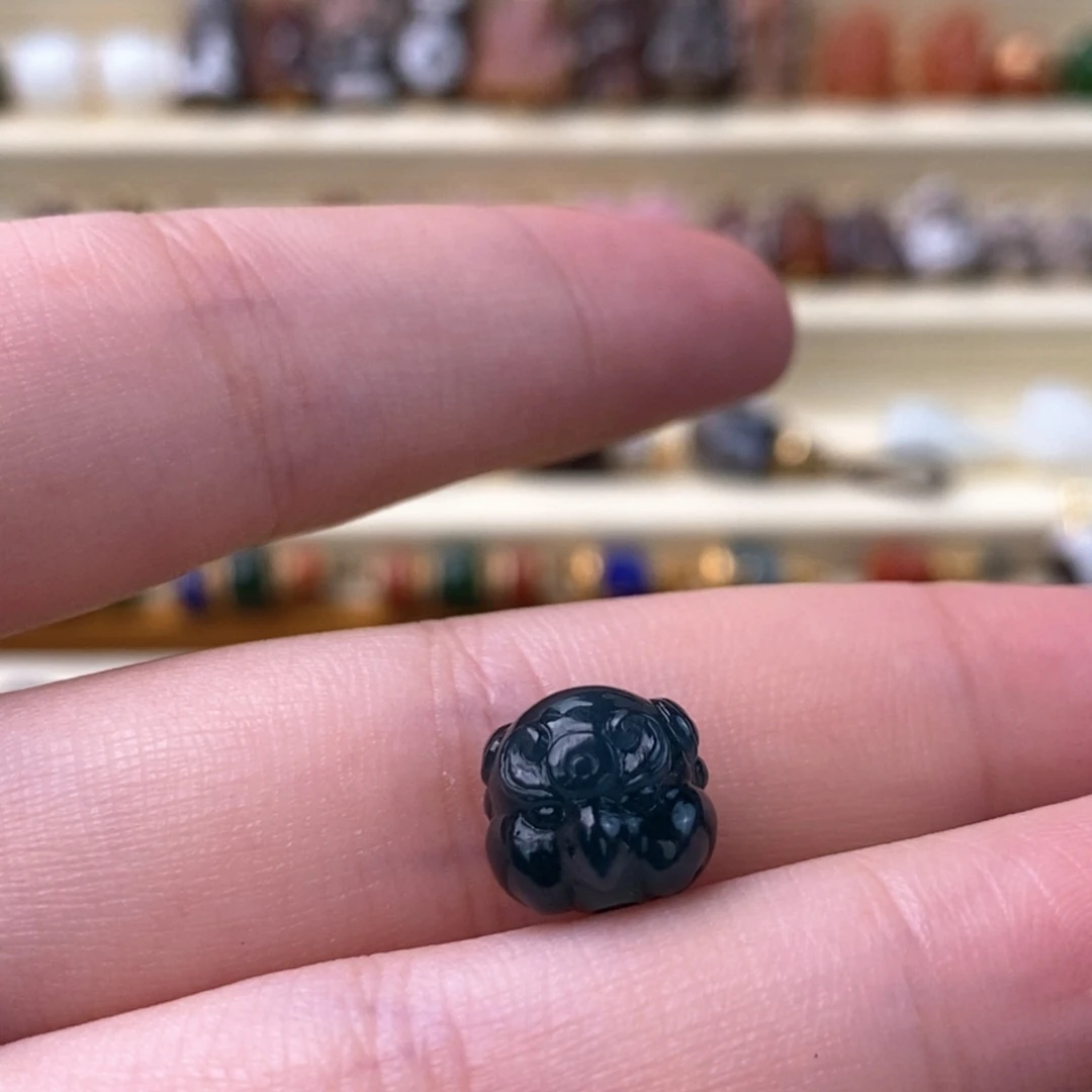 翡翠未镶嵌颈饰单珠