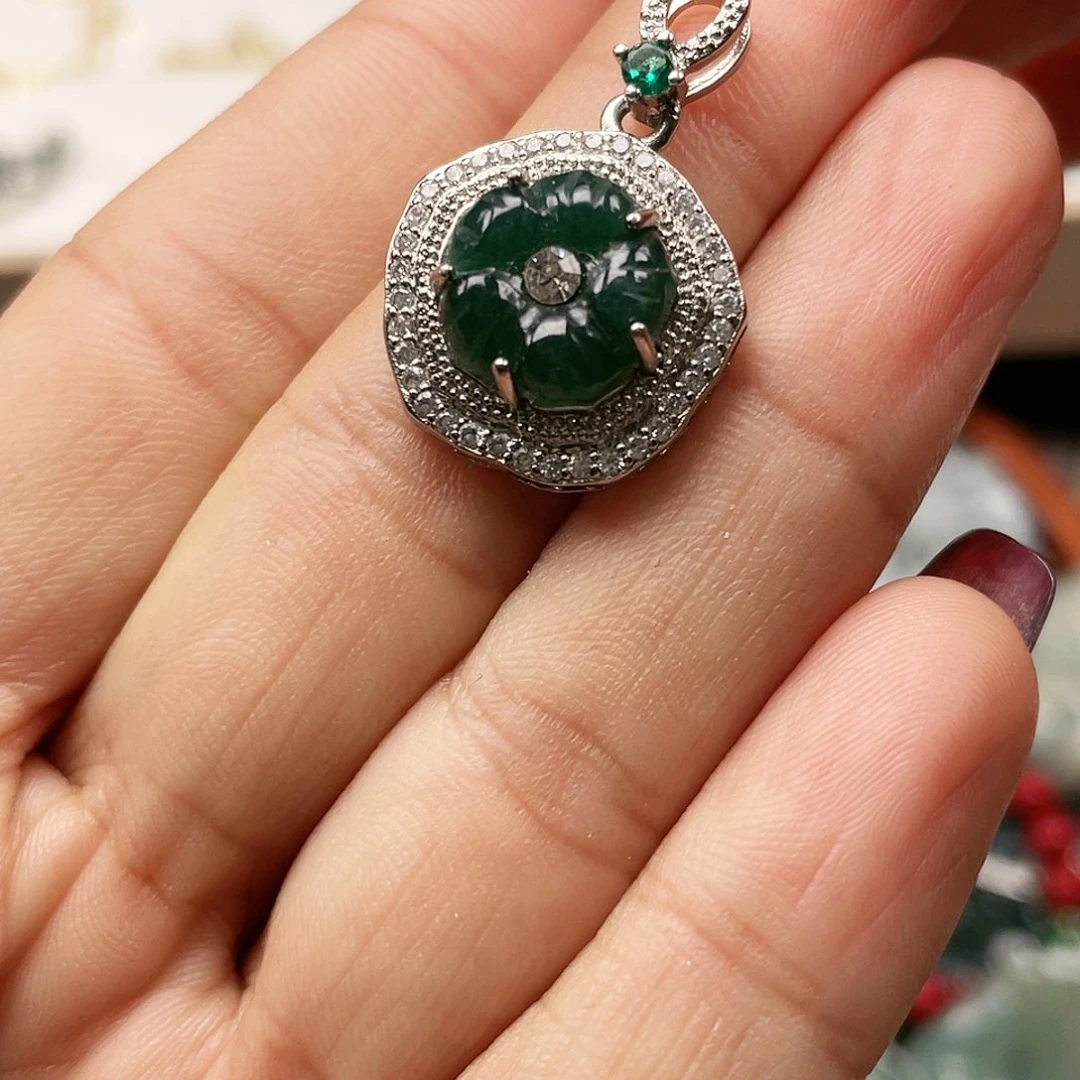 翡翠颈饰未镶嵌翡翠