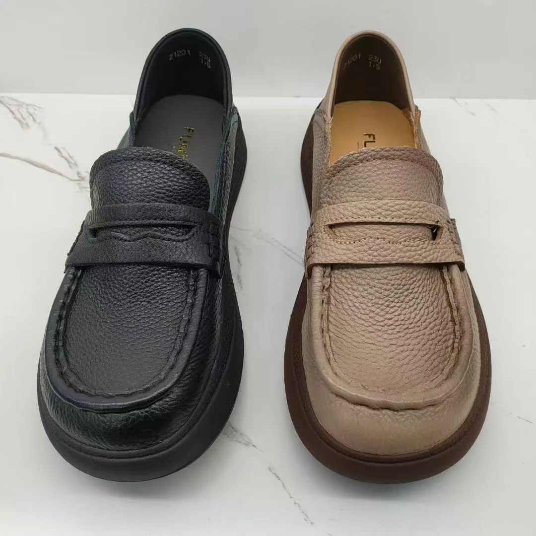 真皮单鞋女春季新款圆头平底女鞋牛皮百搭软底民族风妈妈鞋21201