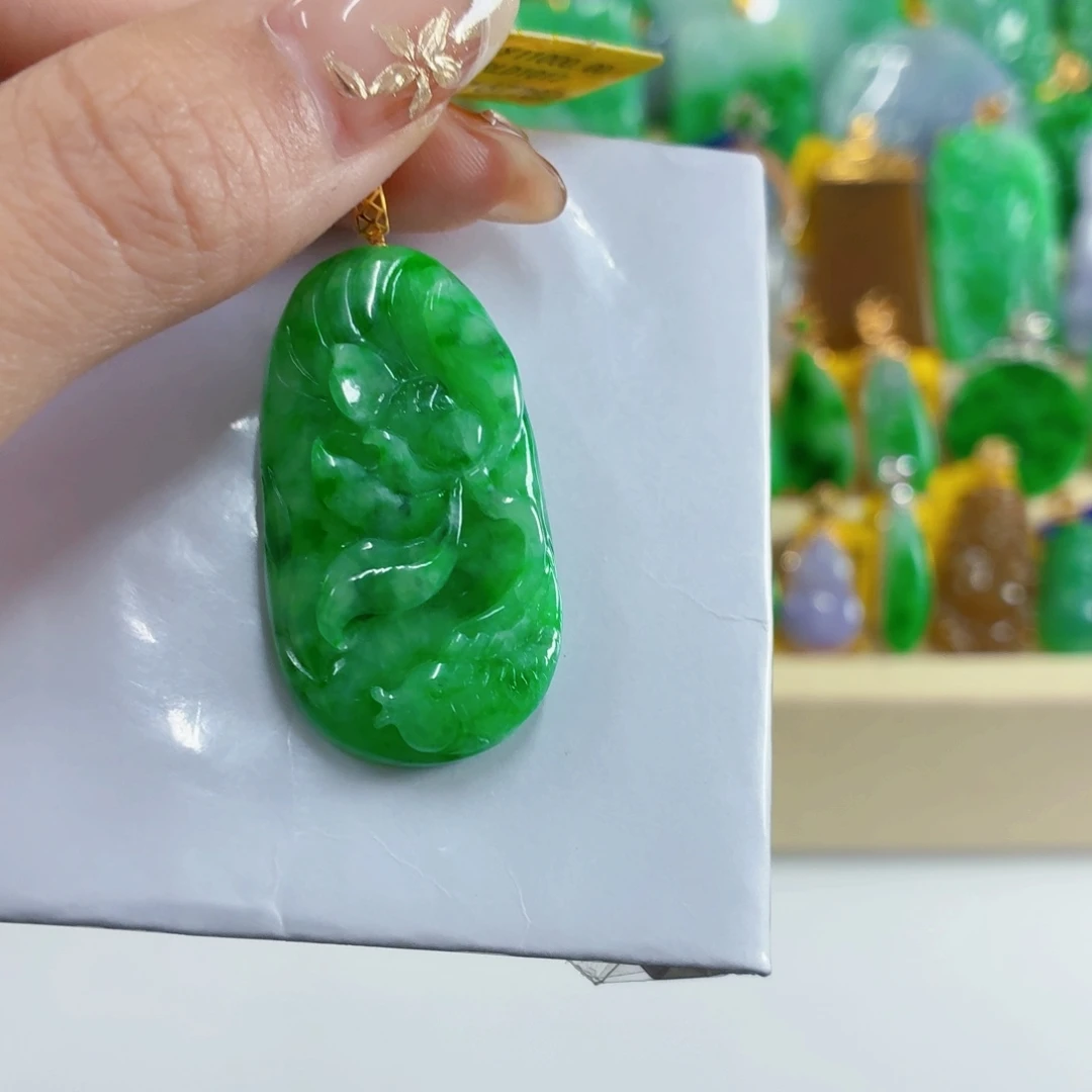翡翠18K金镶嵌颈饰