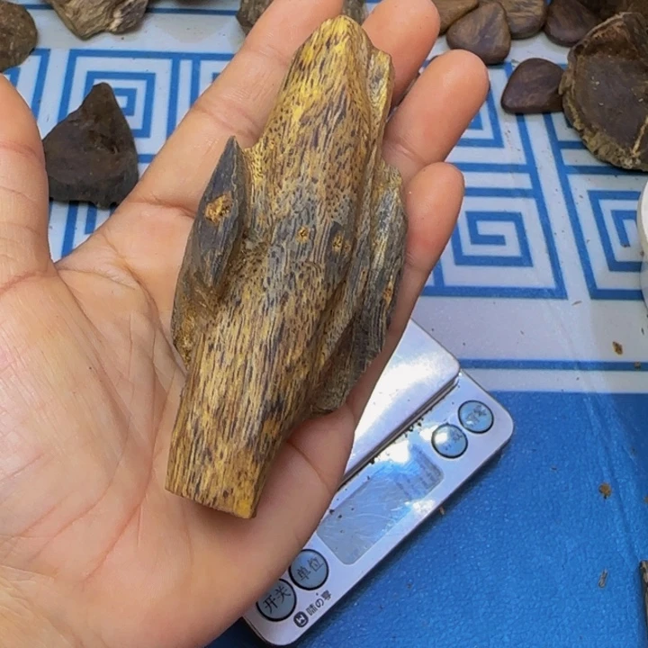 蓝***鹰木手工艺雕塑根雕方板材37克