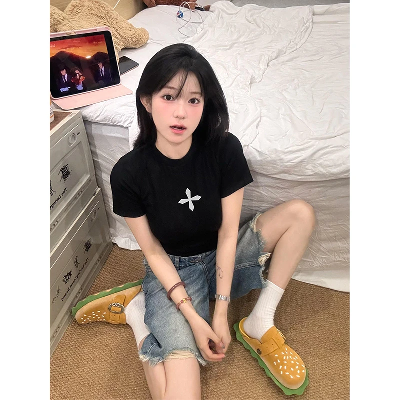 美式复古黑色正肩短款短袖女2025夏季简约印花紧身修身露脐小上衣