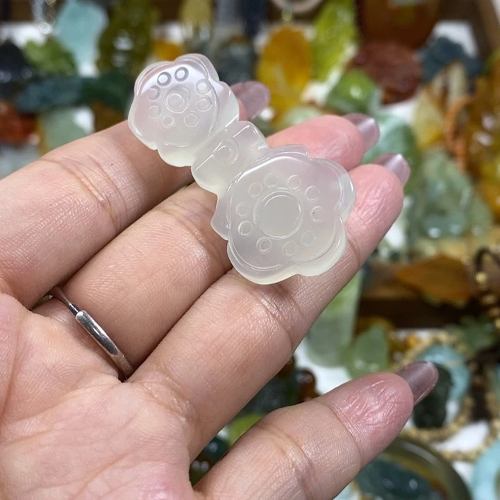 未镶嵌蛇纹石玉吊坠