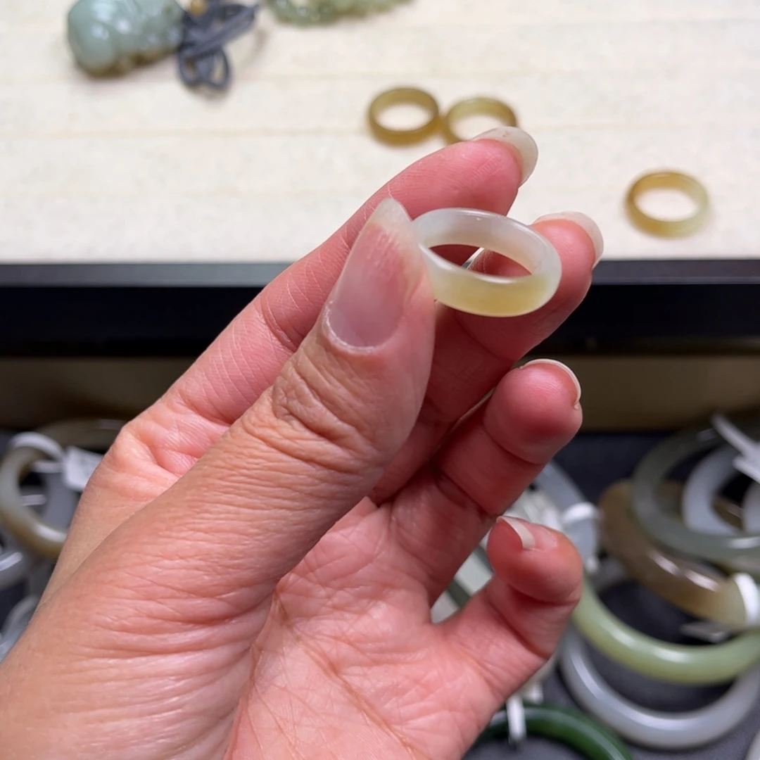 来***了和田玉（糖玉）未镶嵌珠宝半成品指环16.5