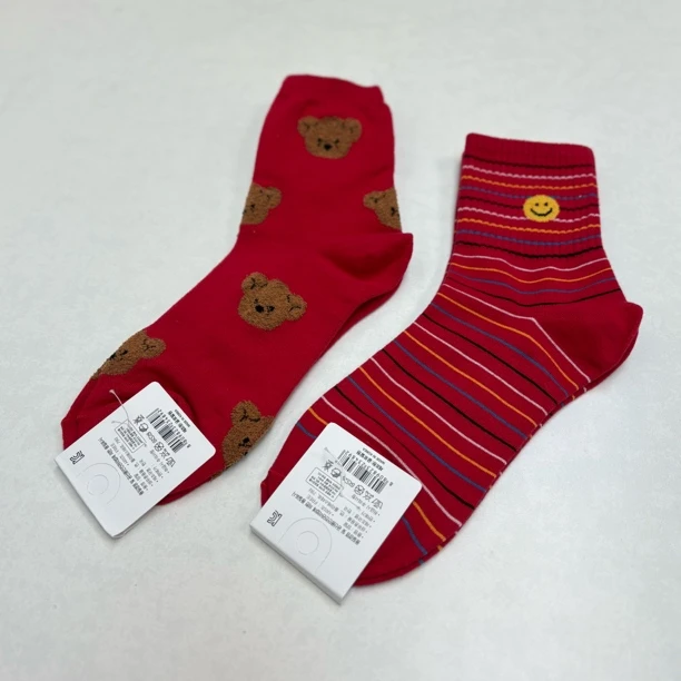 56776 韩版品牌，女士中筒袜子2双，尺码：36-40码