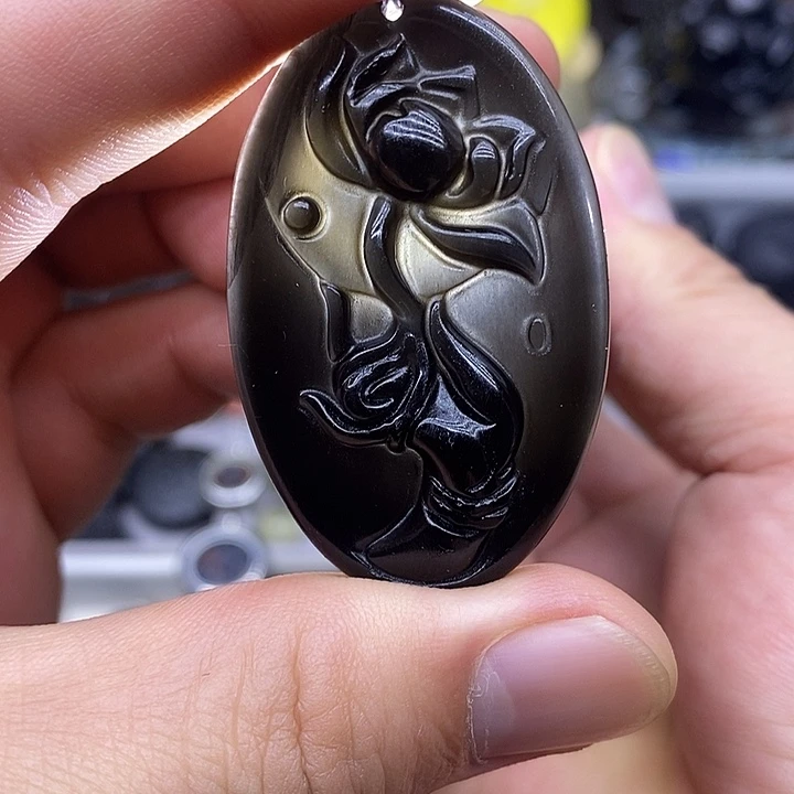 玻璃非金属西藏手捧莲花吊坠