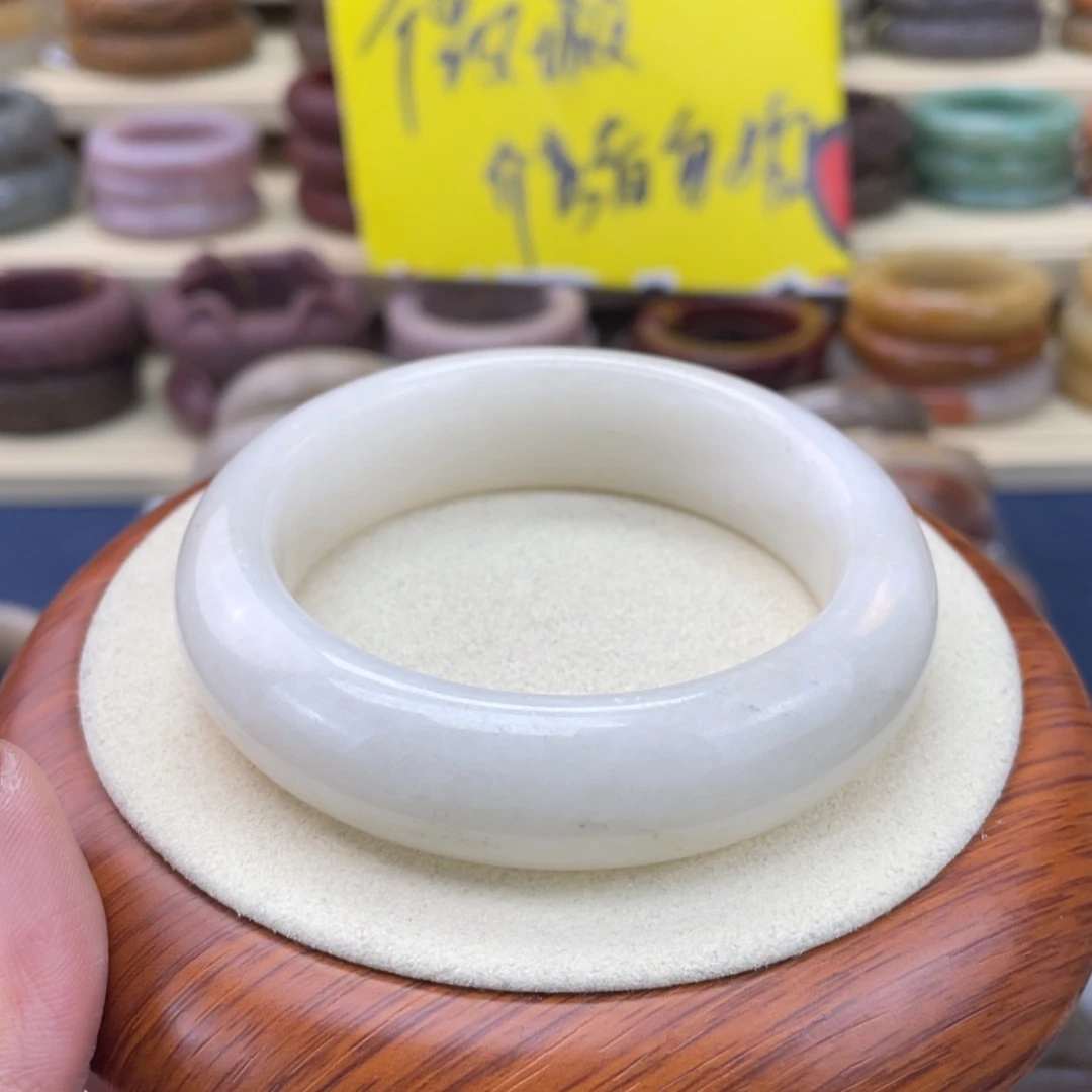 【闪购商品】石英质玉手镯未镶嵌