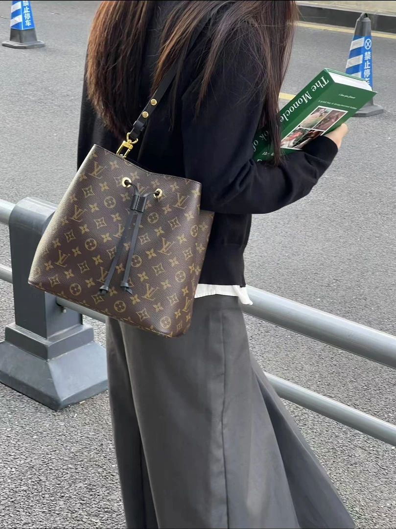 99新 LouisVuitton/路易威登 黑水桶老花/优品