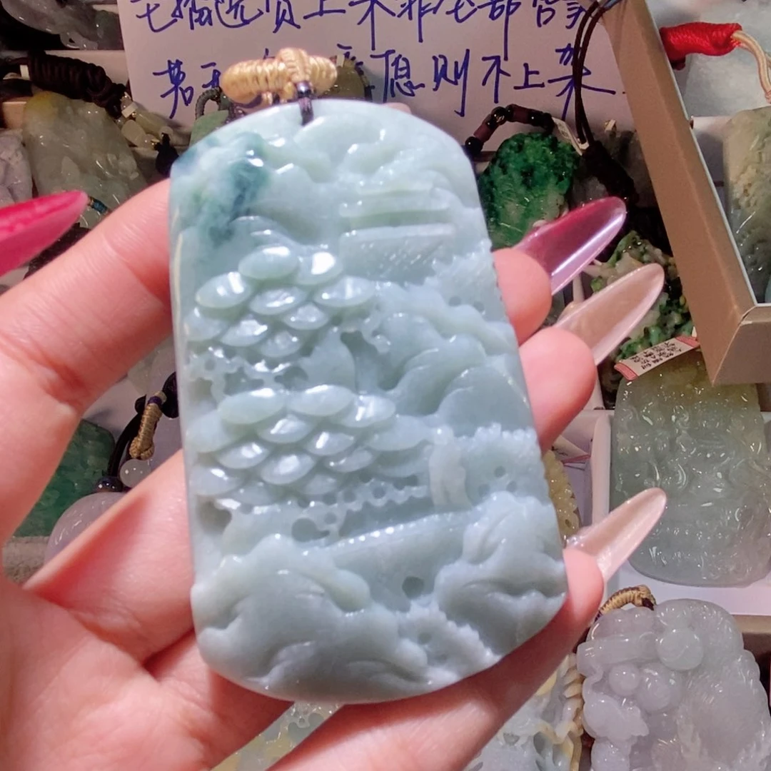 翡翠颈饰未镶嵌翡翠