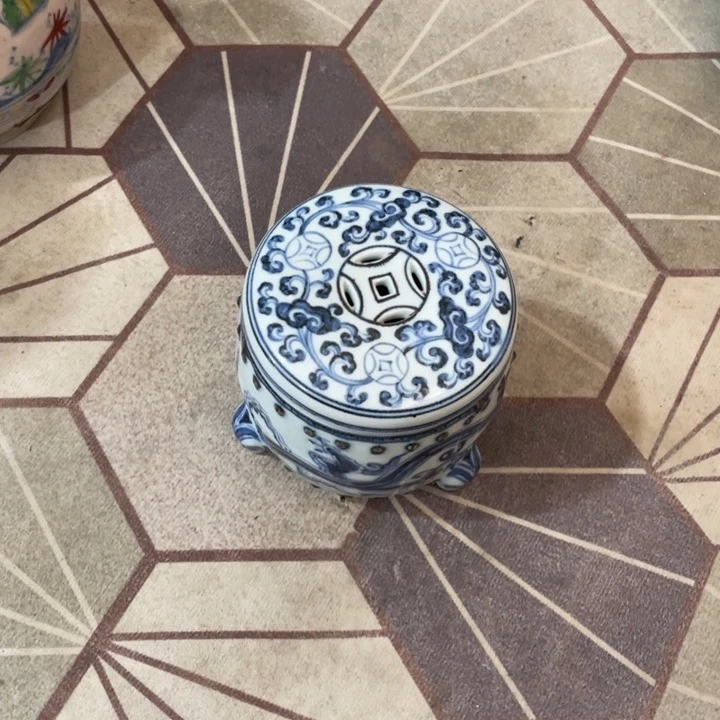 陶瓷胜青花瓷器1件