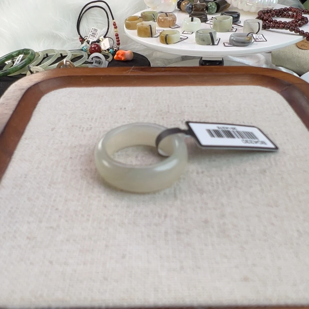 和田玉未镶嵌戒指w87冰灰轮胎17.7不退换