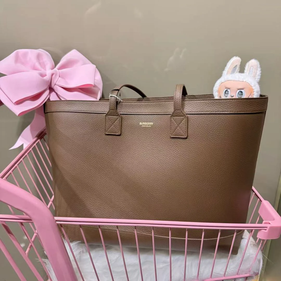 95新 BURBERRY/博柏利 新款中号托特包/7440