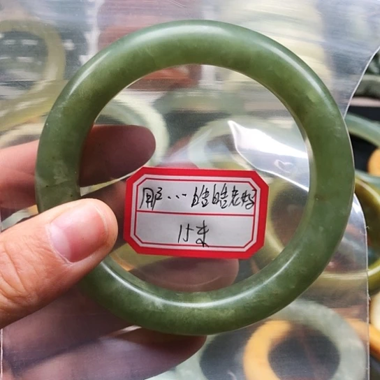 蛇纹石玉手镯未镶嵌用****妈