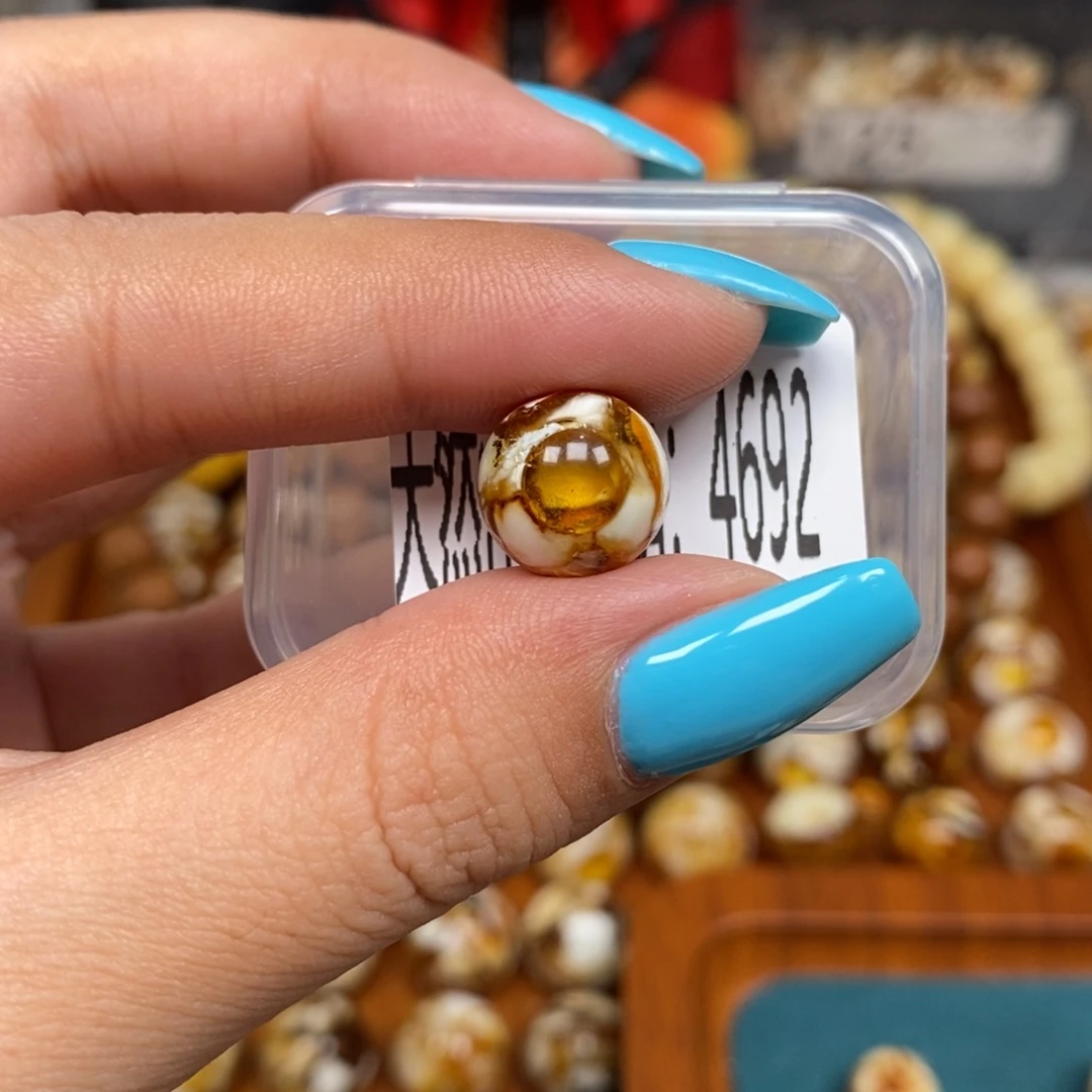 蜜蜡未镶嵌珠宝奇石4692