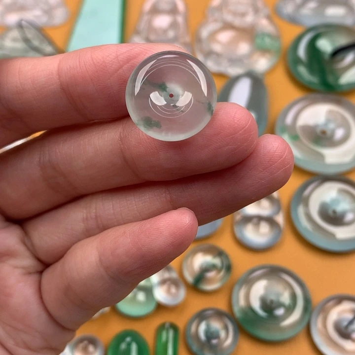 颈饰未镶嵌翡翠….