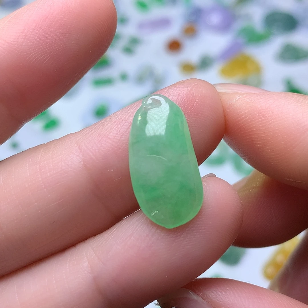 翡翠未镶嵌颈饰瓜