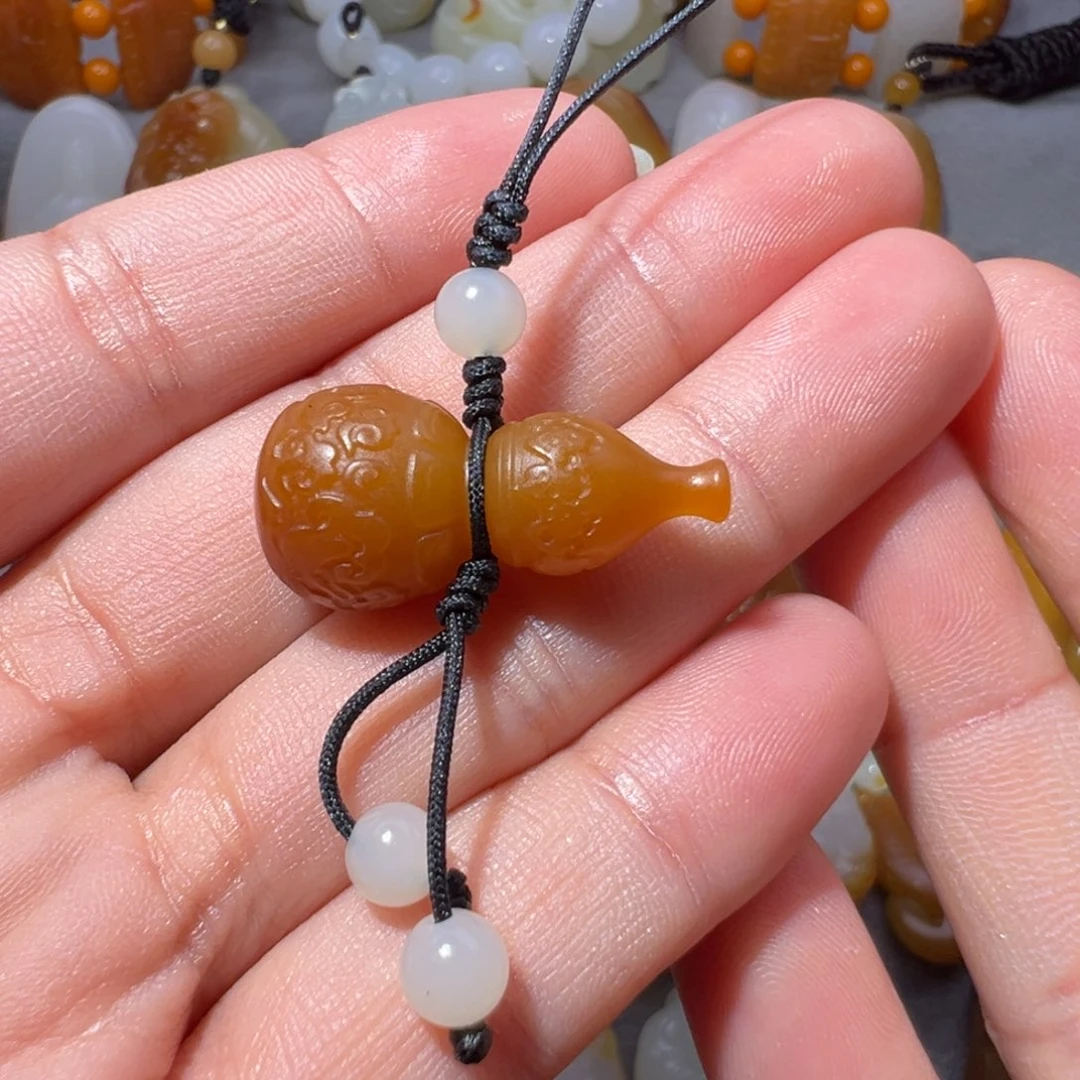 理***想和田玉未镶嵌颈饰