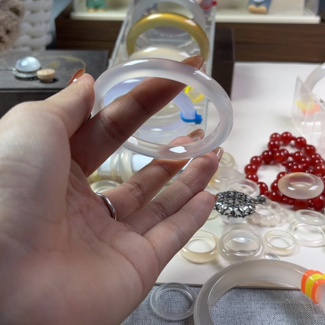 手镯玛瑙/玉髓未镶嵌今***动