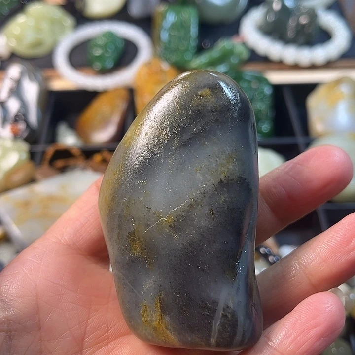 和田玉未镶嵌把件