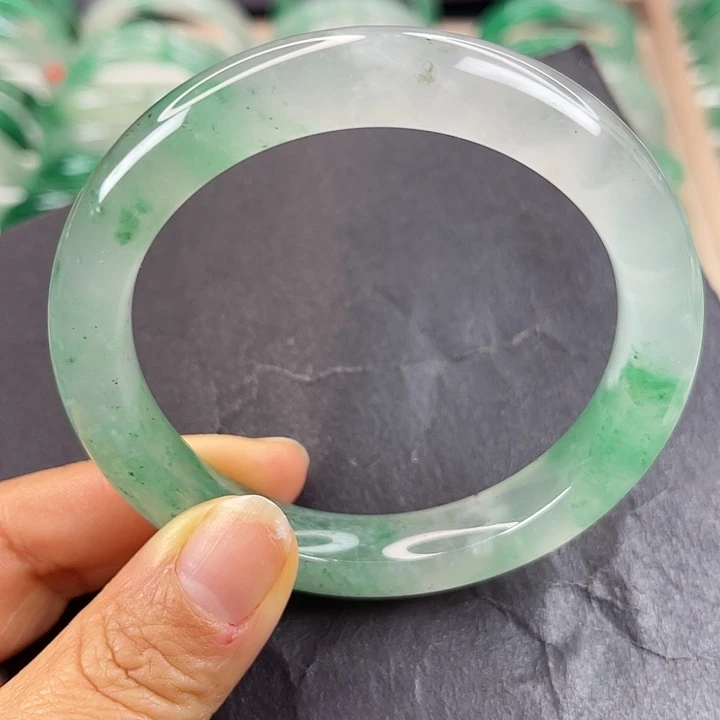 未镶嵌手镯石英质玉