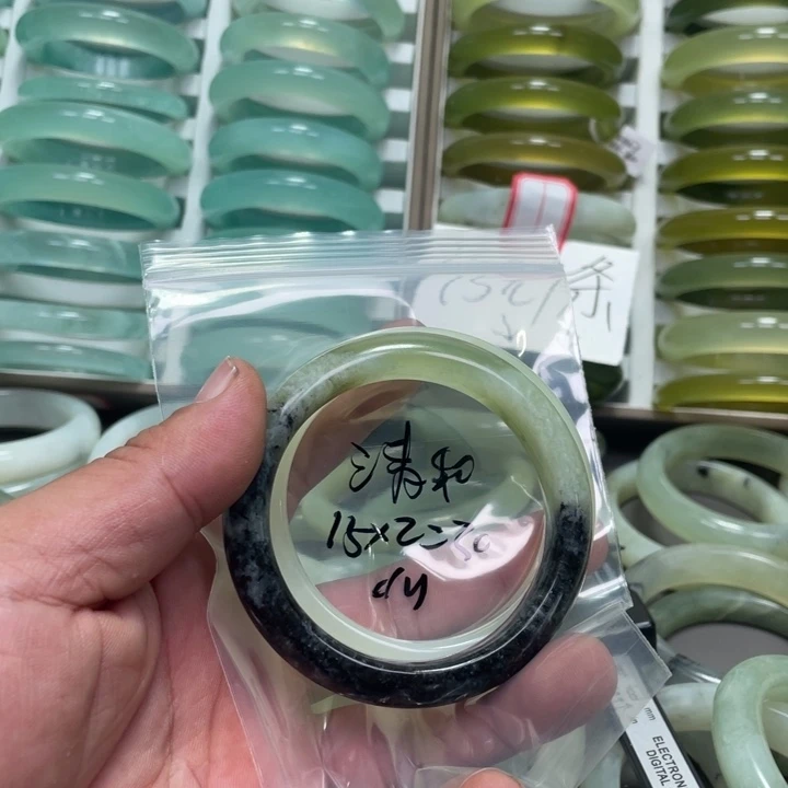 清***，未镶嵌蛇纹石玉手镯