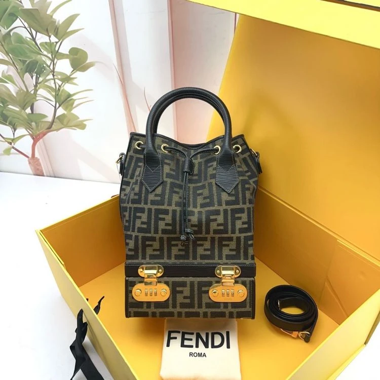 95新/芬迪/包包/[251123EVWC]/C537276619