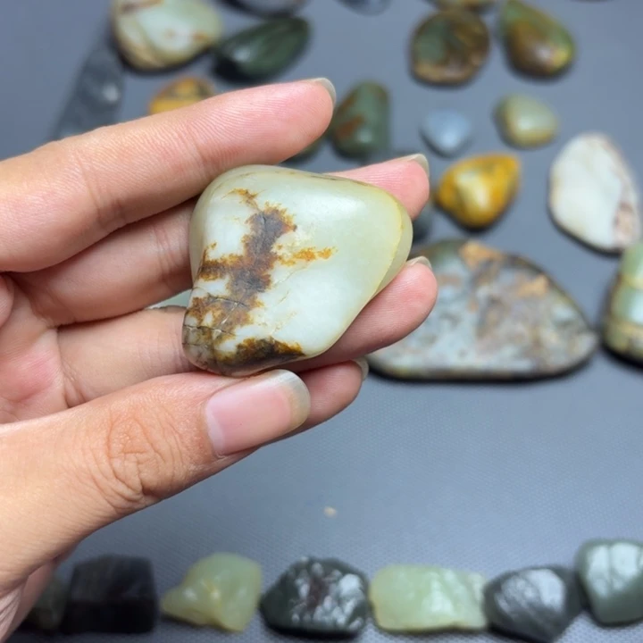 （***）和田玉（子料）未镶嵌珠宝奇石