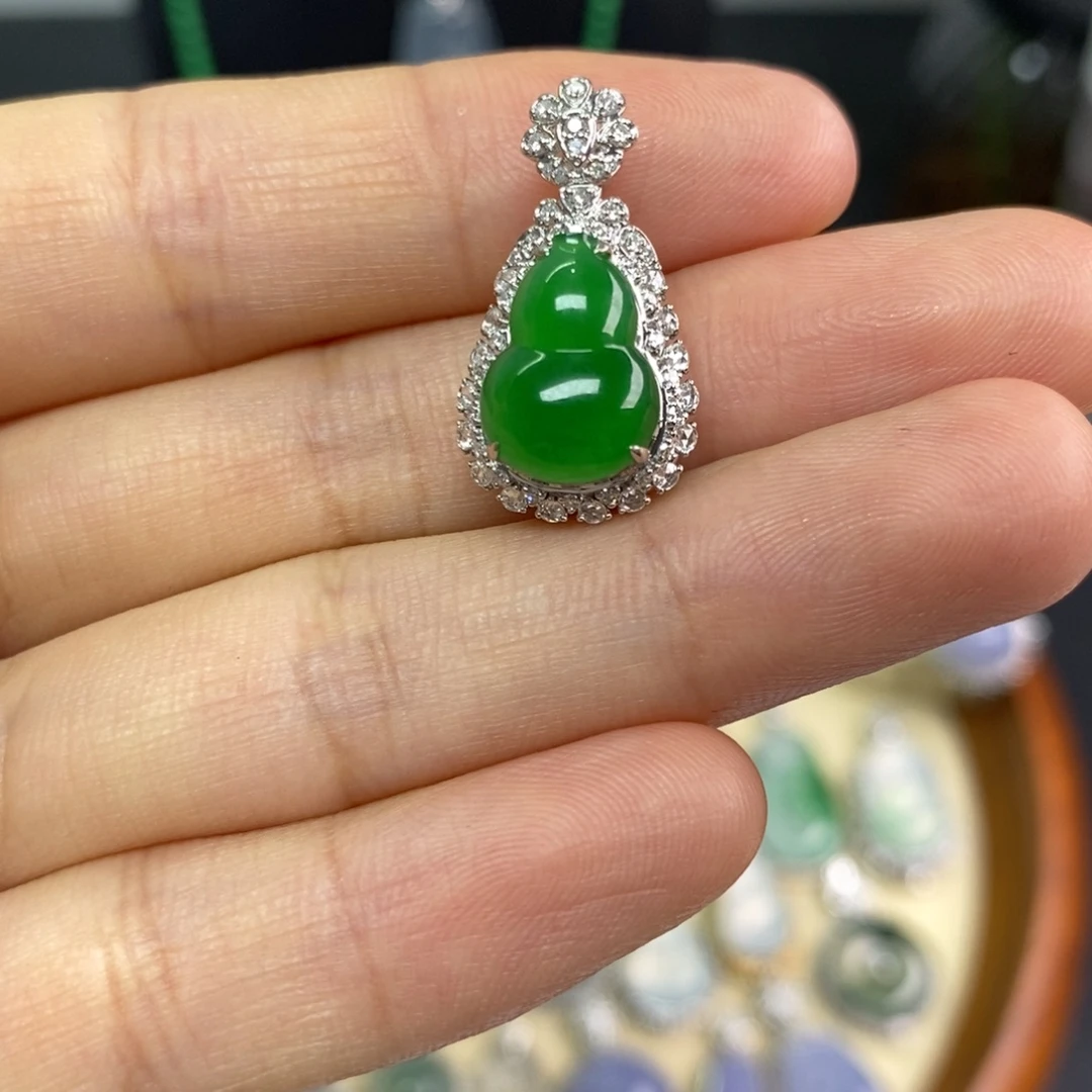 翡翠18K金镶嵌颈饰翡翠