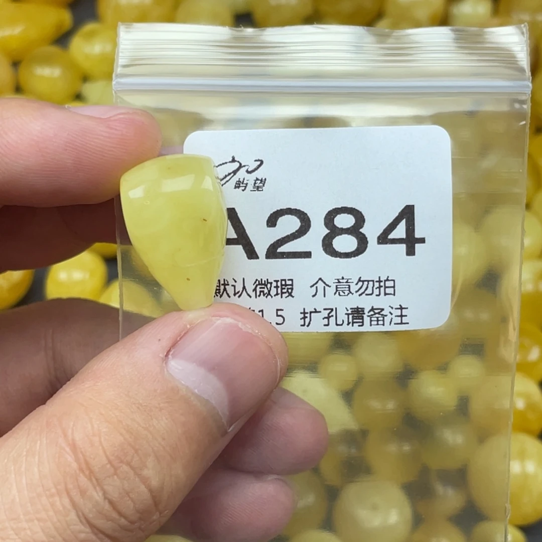 唐***弟蜜蜡未镶嵌珠宝奇石