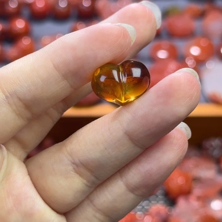 南红玛瑙未镶嵌牌子屁桃