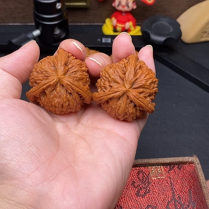 雷***行文玩核桃把件白奔