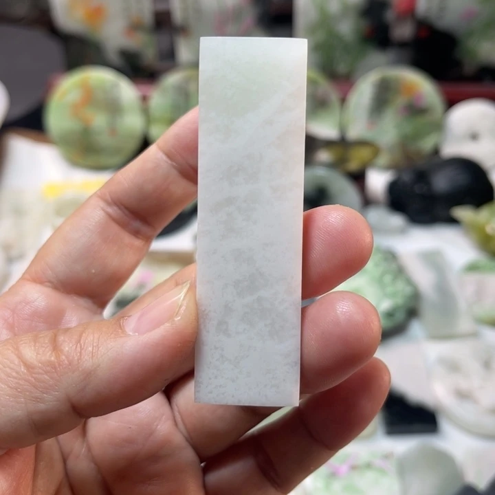 独山玉未镶嵌颈饰