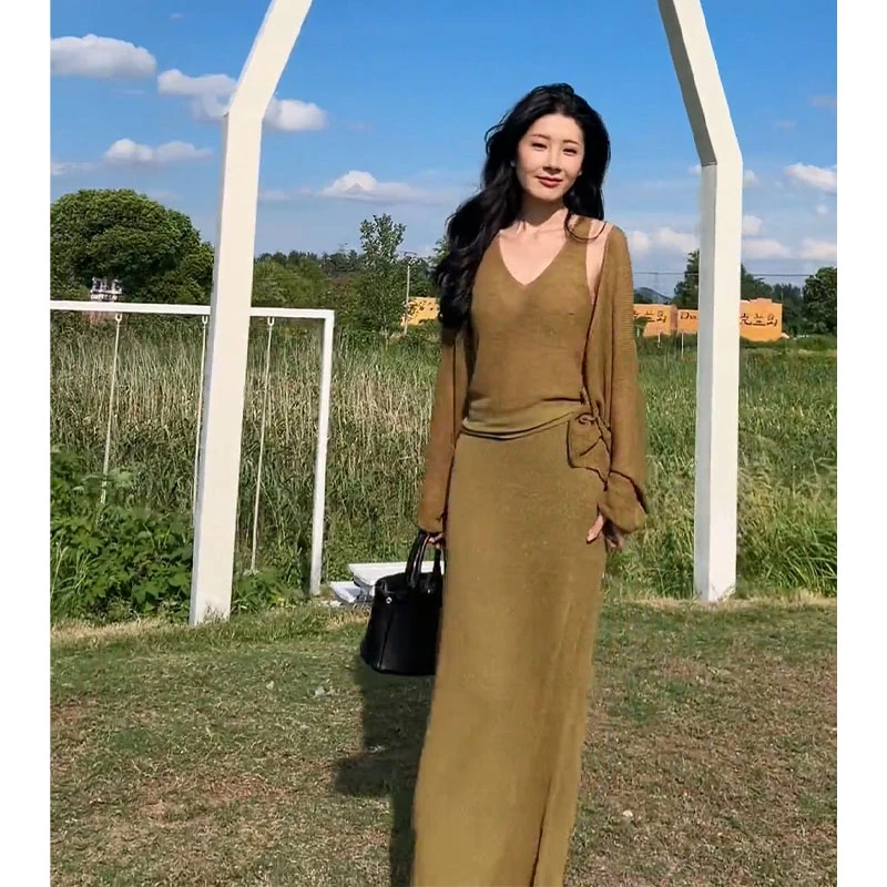 2025早秋新款女法式气质宽松百搭开衫V领背心上衣高腰开叉半身裙