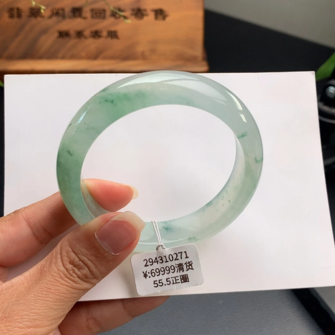 翡翠手镯未镶嵌高冰绿底飘绿正圈翡翠手镯55.5圈