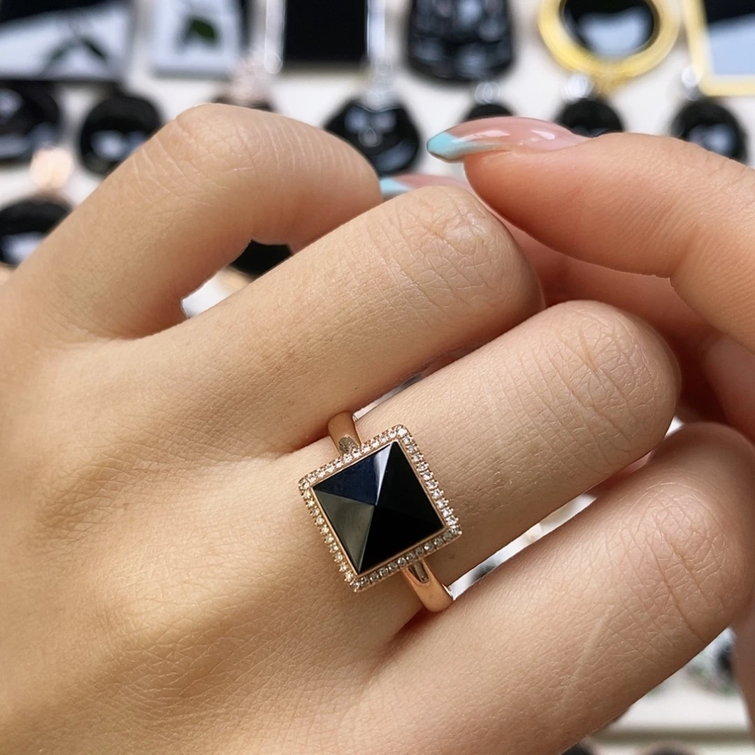 翡翠18K金镶嵌戒指