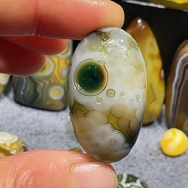 玛瑙/玉髓未镶嵌珠宝奇石