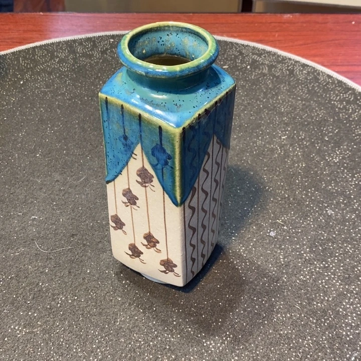 王***兔瓷片陶瓷艺术品制作工艺品