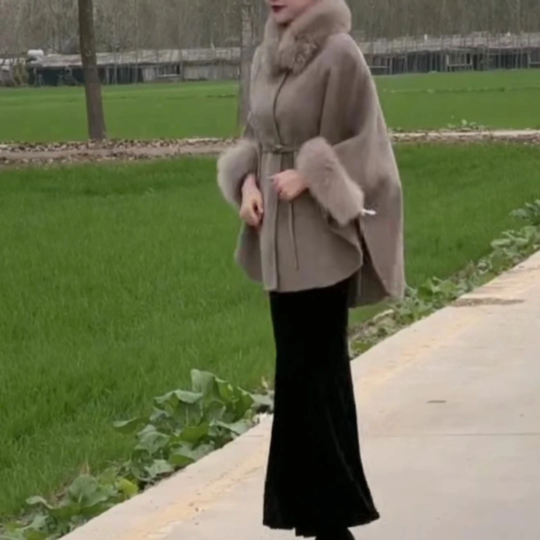 新款时尚百搭外套半身裙可拆卸毛领外套女装斗篷穿搭