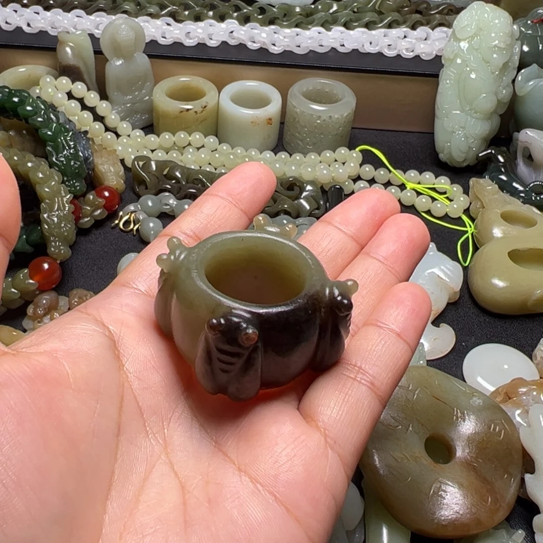 东***风和田玉（糖玉）未镶嵌颈饰