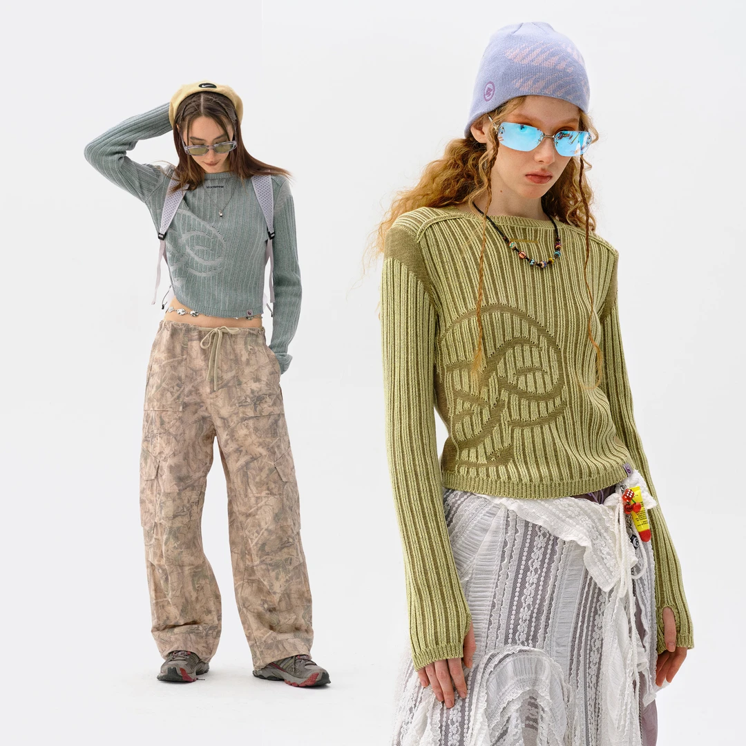 瞬时山野Monterest蛇年限定户外蛇形提花撞色圆领修身短款毛衣