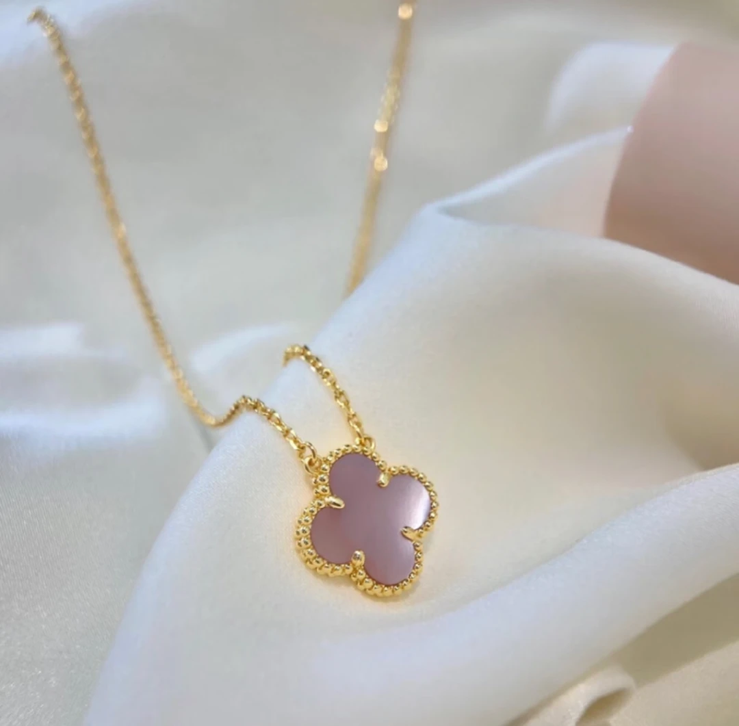 经典单花四叶草幸运草造型轻奢 围巾时尚