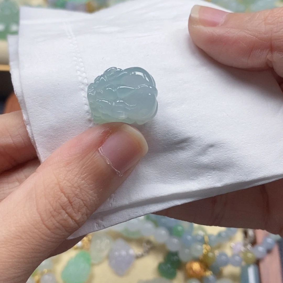 翡翠未镶嵌颈饰闪