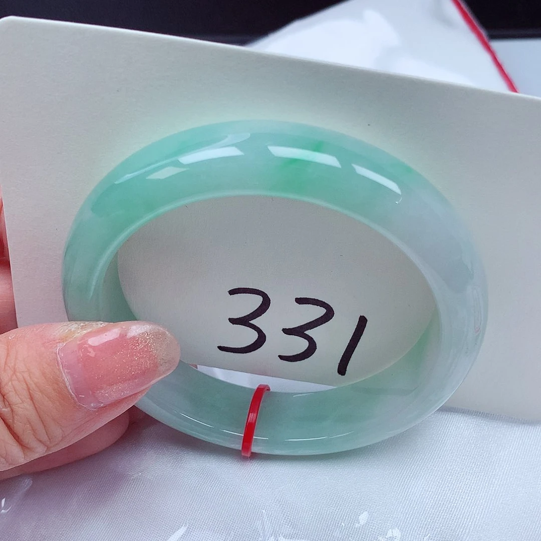 翡翠手镯未镶嵌翡翠