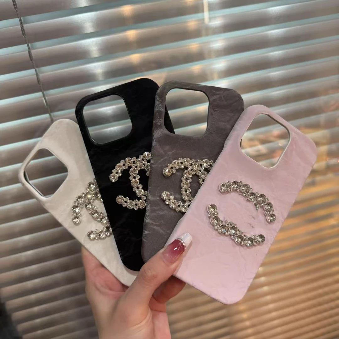 高级感简约丝绒带钻小香适用于iPhone15轻奢16pro半包16promax壳