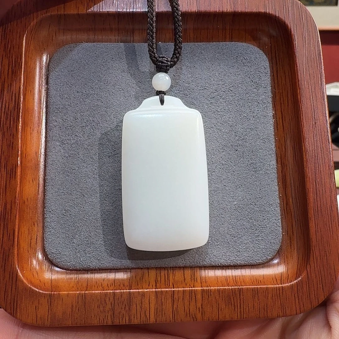 和田玉未镶嵌颈饰无事牌