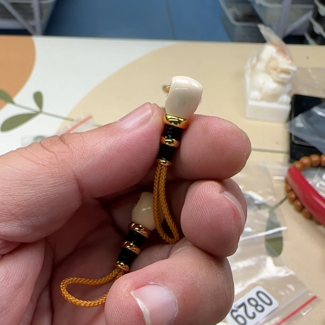 白玉菩提吊坠白色0840