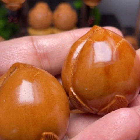 橄榄核把件寿桃手球一对3.7左右