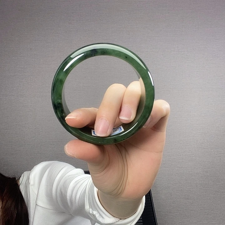 开***心和田玉未镶嵌手镯