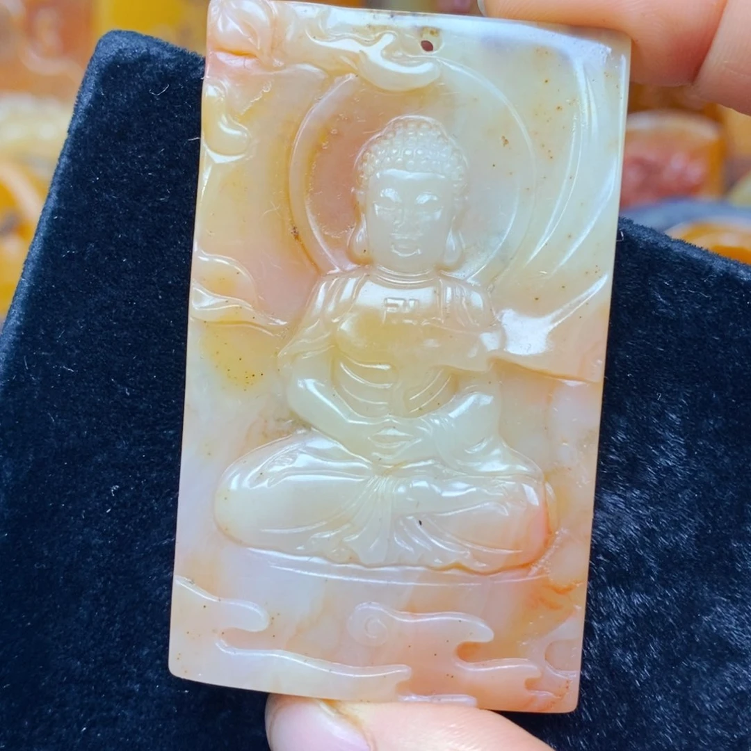 未镶嵌石英质玉（黄龙玉）颈饰